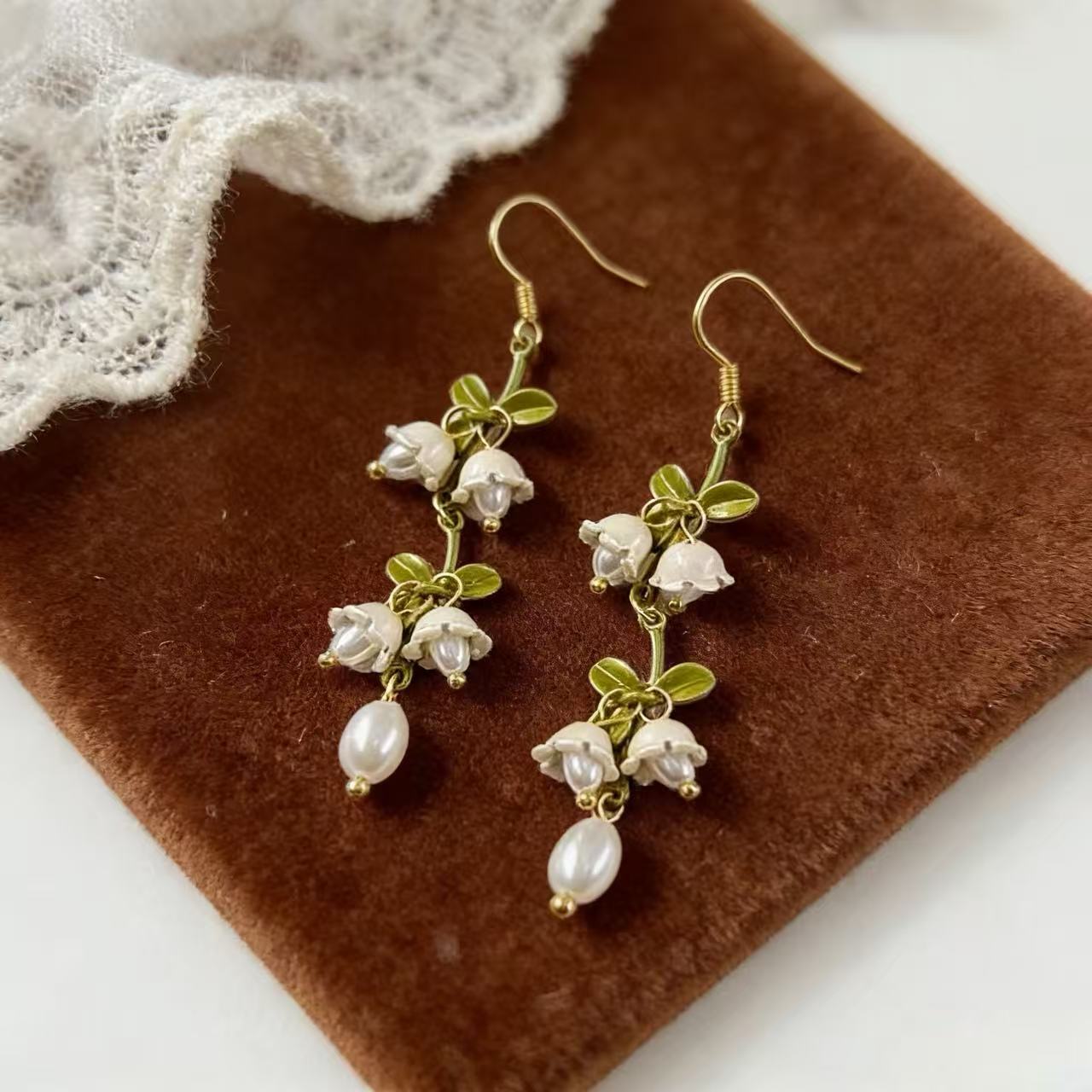 Sweet Green Flower Ear Hook Drop Earrings For Women In Alloy With Fish Hook Wires