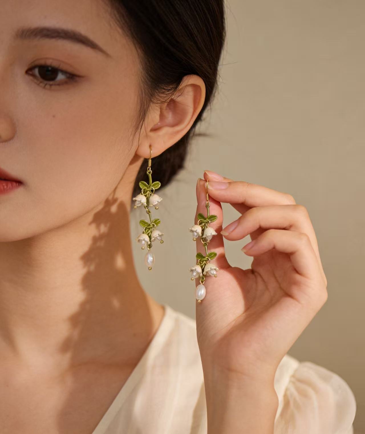 Sweet Green Flower Ear Hook Drop Earrings For Women In Alloy With Fish Hook Wires