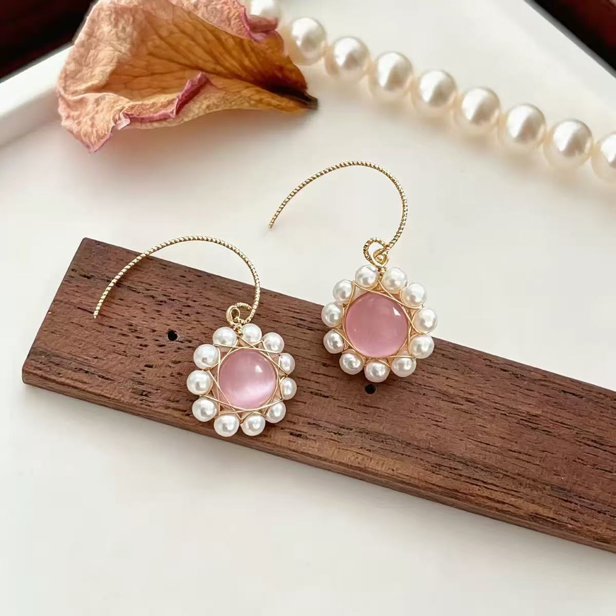 Sweet Flowers Tassel Earrings For Unisex In Natural Pink Alloy, Featuring Stud Design
