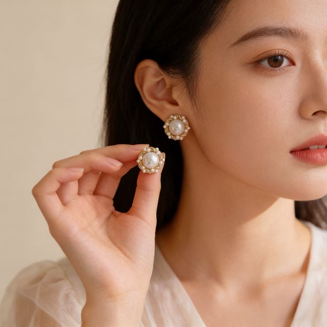 Sweet Round Stud Earrings In Alloy With Electroplated Finish And 925 Sterling Silver Ear Pins