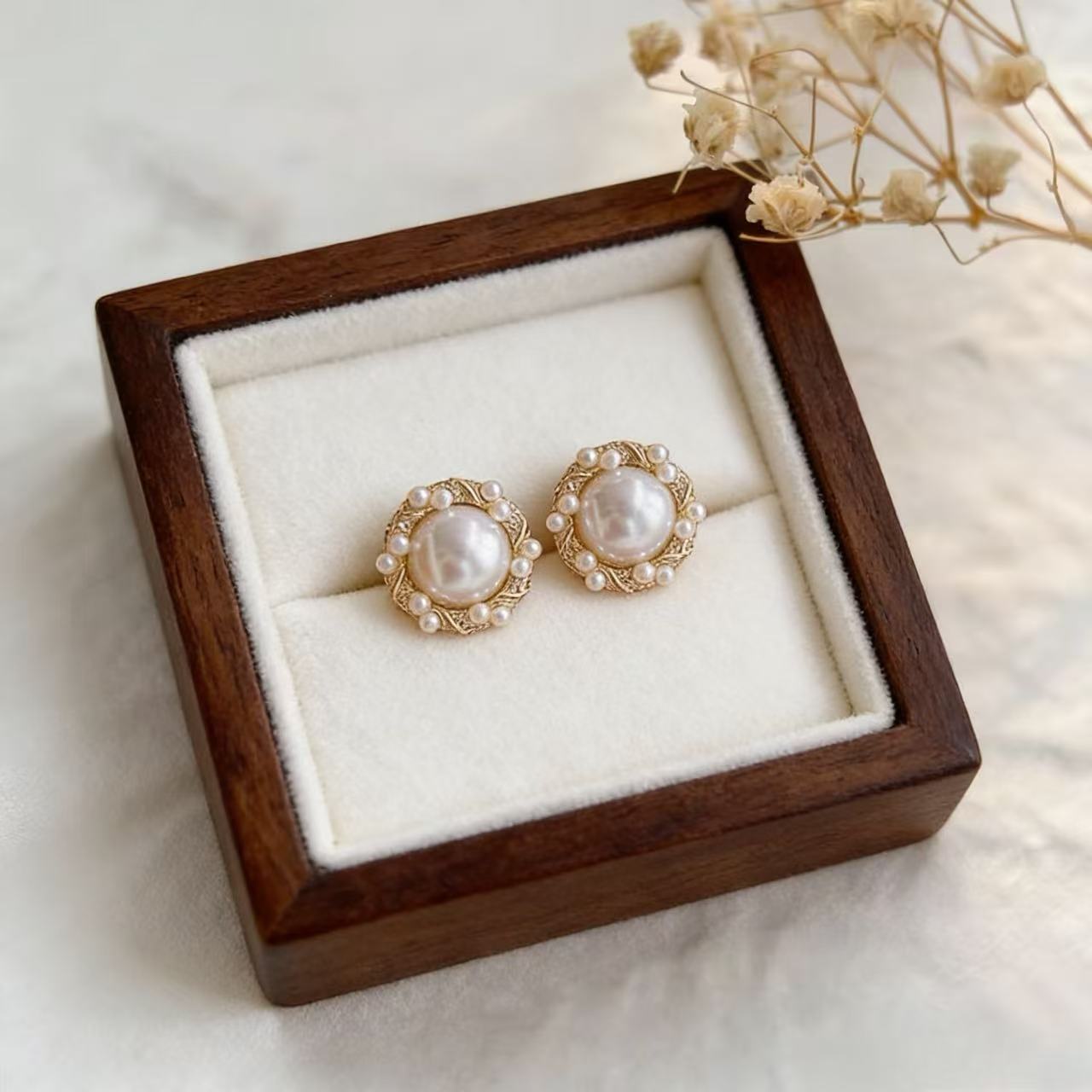 Sweet Round Stud Earrings In Alloy With Electroplated Finish And 925 Sterling Silver Ear Pins
