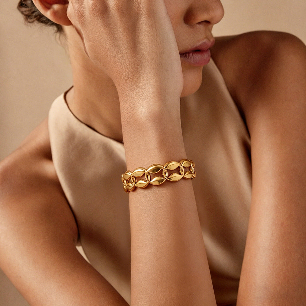 Simple Style Circle Bangle In Gold Electroplated Titanium Steel