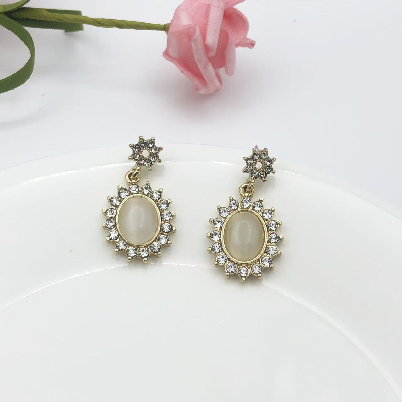 Sweet Flowers Tassel Earrings For Unisex In Natural Pink Alloy, Featuring Stud Design
