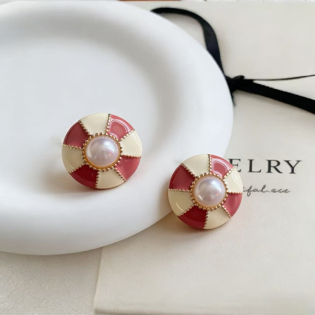 Retro Round Stud Earrings With 925 Sterling Silver Posts Featuring Enamel Craftsmanship In Silver