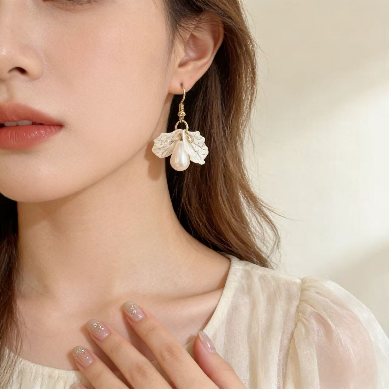 Sweet Shell Stud Earrings In Alloy With Electroplated Finish And Copper Ear Pins