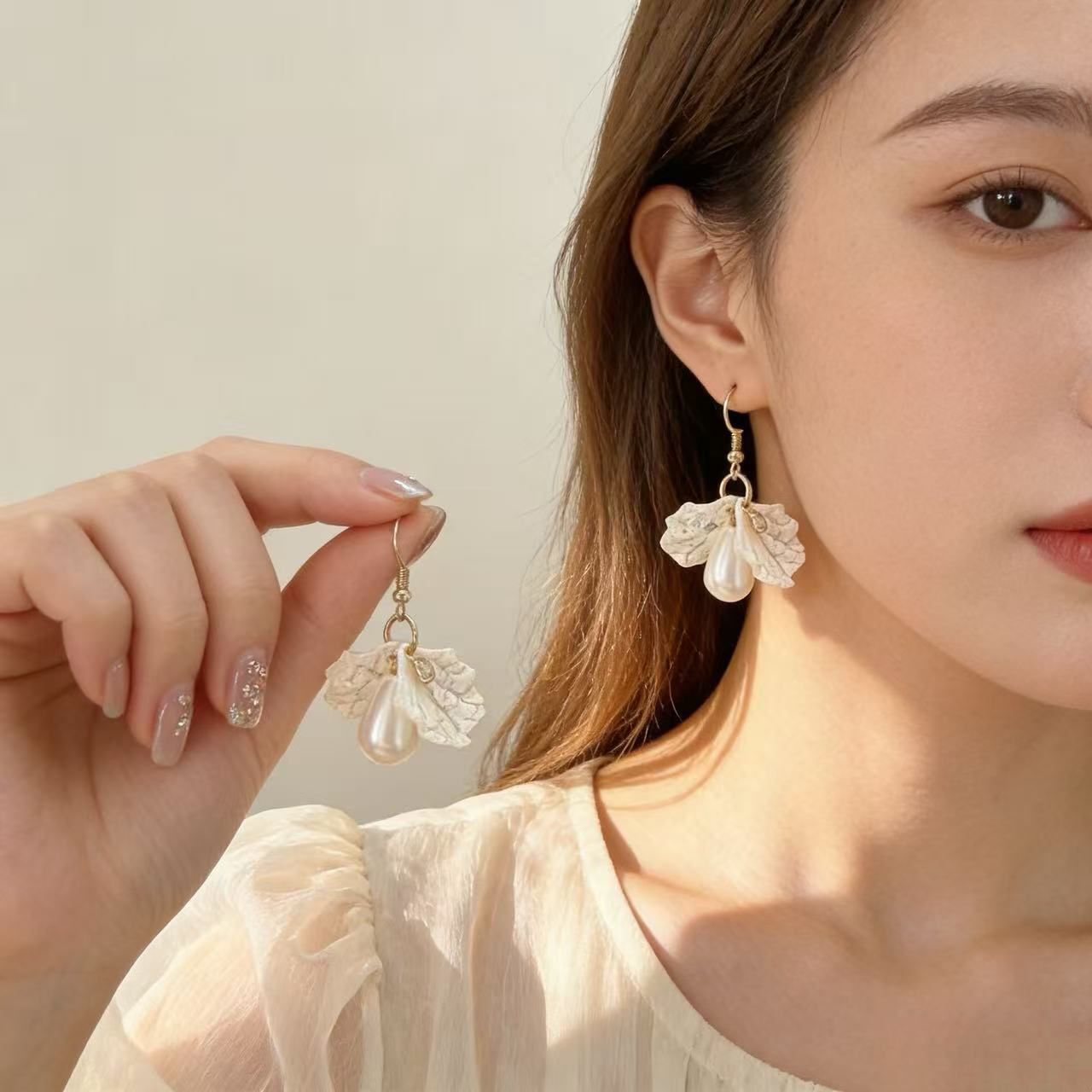 Sweet Shell Stud Earrings In Alloy With Electroplated Finish And Copper Ear Pins