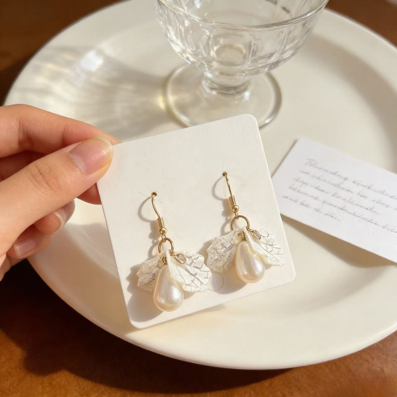 Sweet Shell Stud Earrings In Alloy With Electroplated Finish And Copper Ear Pins