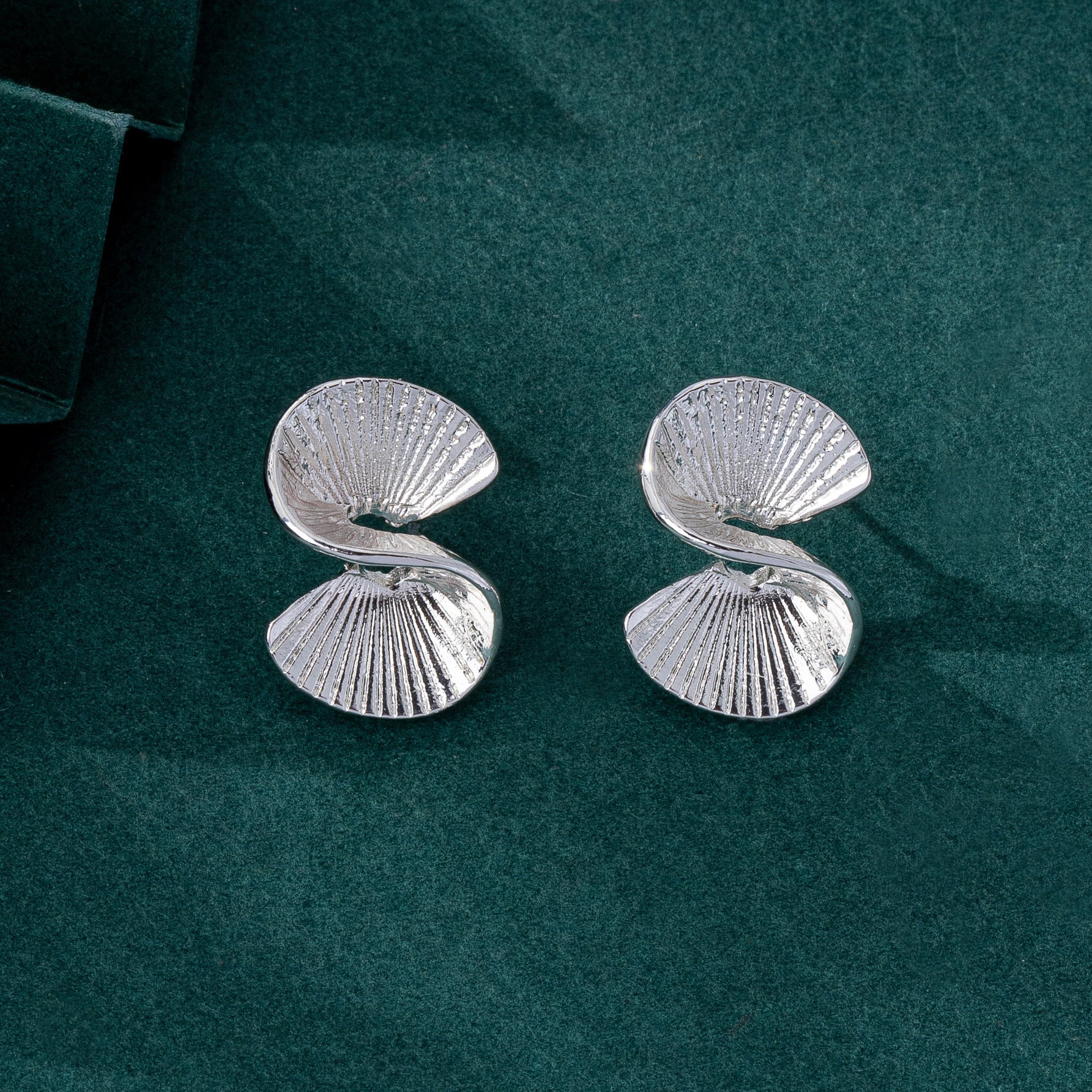 Asymmetrical Flowers Stud Earrings For Unisex Featuring Electroplated Zinc Alloy With 925 Sterling Silver Ear Pins