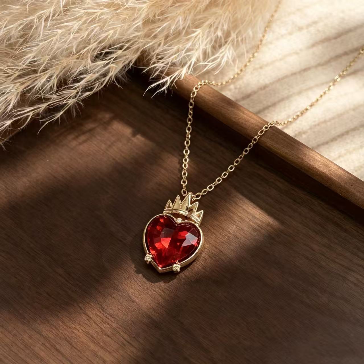 Heart Shape Necklace With Electroplated Alloy Chain Featuring Gem Inlay In Vintage Style For Unisex