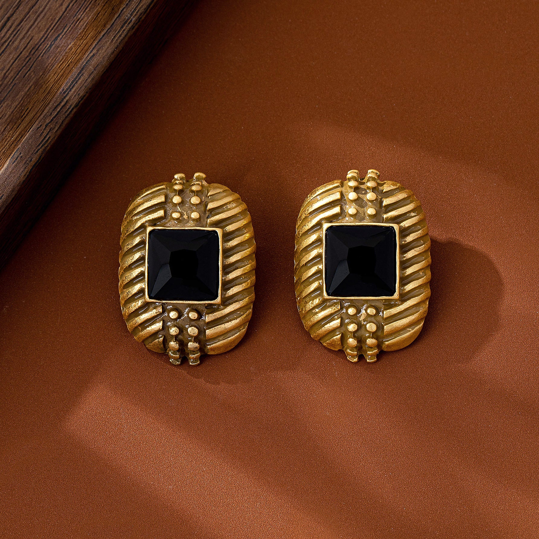 Water Droplets Stud Earrings For Unisex Featuring Dyed Black Zinc Alloy With Electroplated Finish And 925 Sterling Silver Ear Pins