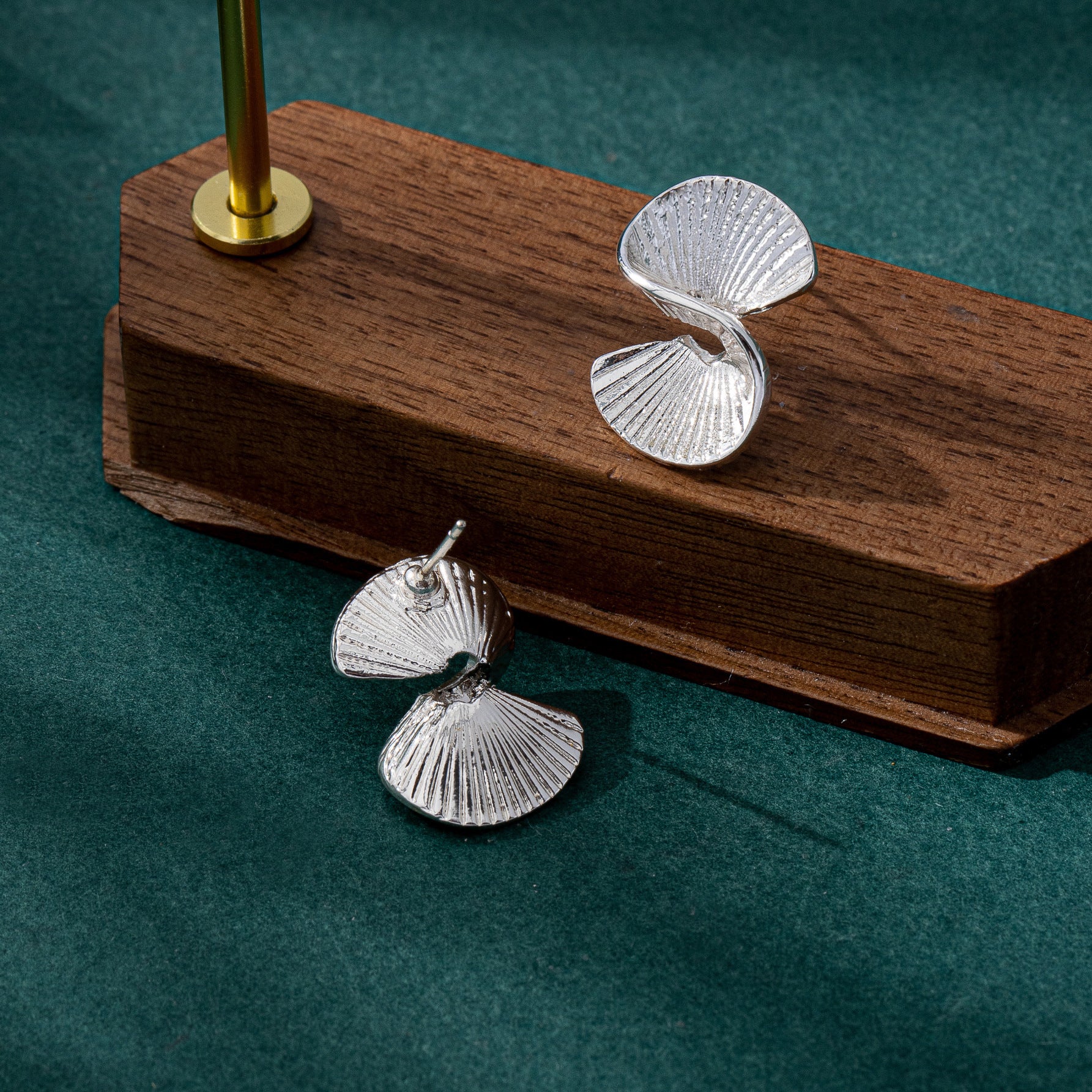 Asymmetrical Flowers Stud Earrings For Unisex Featuring Electroplated Zinc Alloy With 925 Sterling Silver Ear Pins