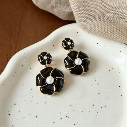 Unisex Flowers Stud Earrings For Everyday Wear Featuring Dyed Black Enamel And 925 Sterling Silver Alloy Posts