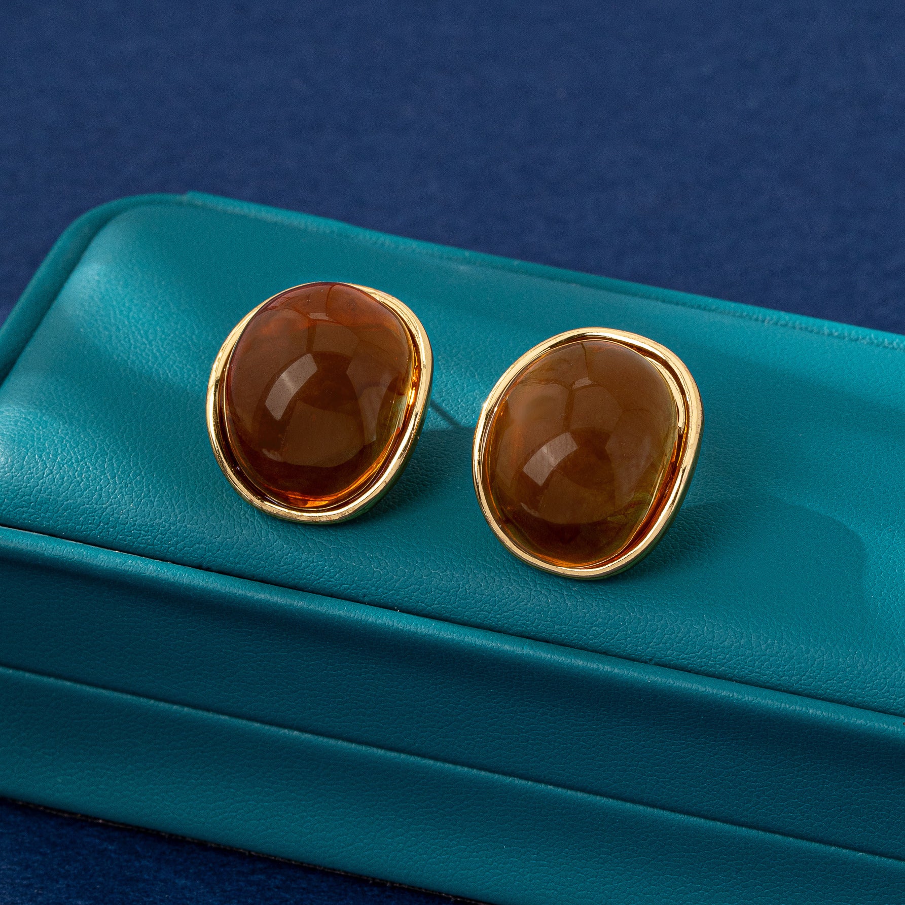 Oval Stud Earrings For Unisex Featuring Zinc Alloy With Resin Inlay And 925 Sterling Silver Posts In Simple Style