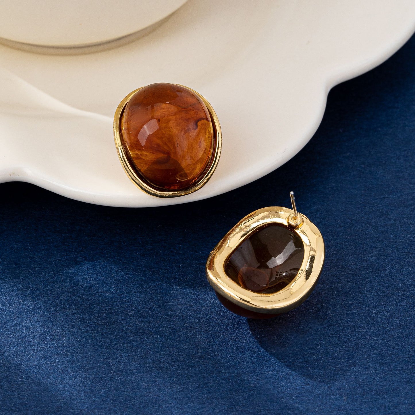 Oval Stud Earrings For Unisex Featuring Zinc Alloy With Resin Inlay And 925 Sterling Silver Posts In Simple Style