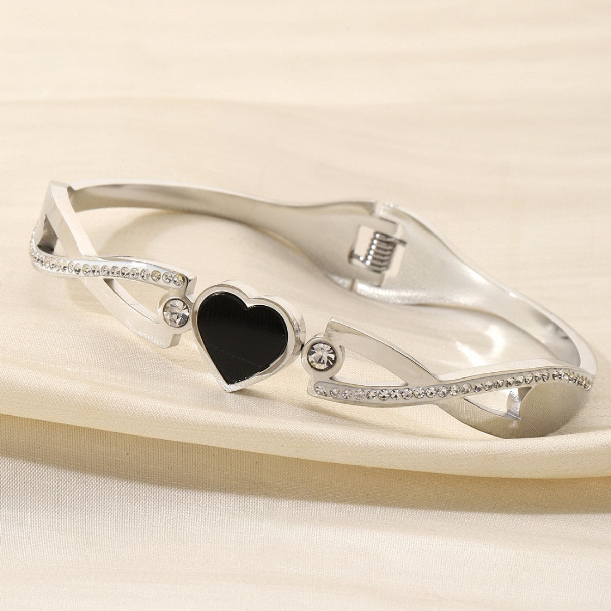 Waterproof Non Tarnish Circle Bangle In Gold, Titanium Steel With Real Gold Plated PVD Coating