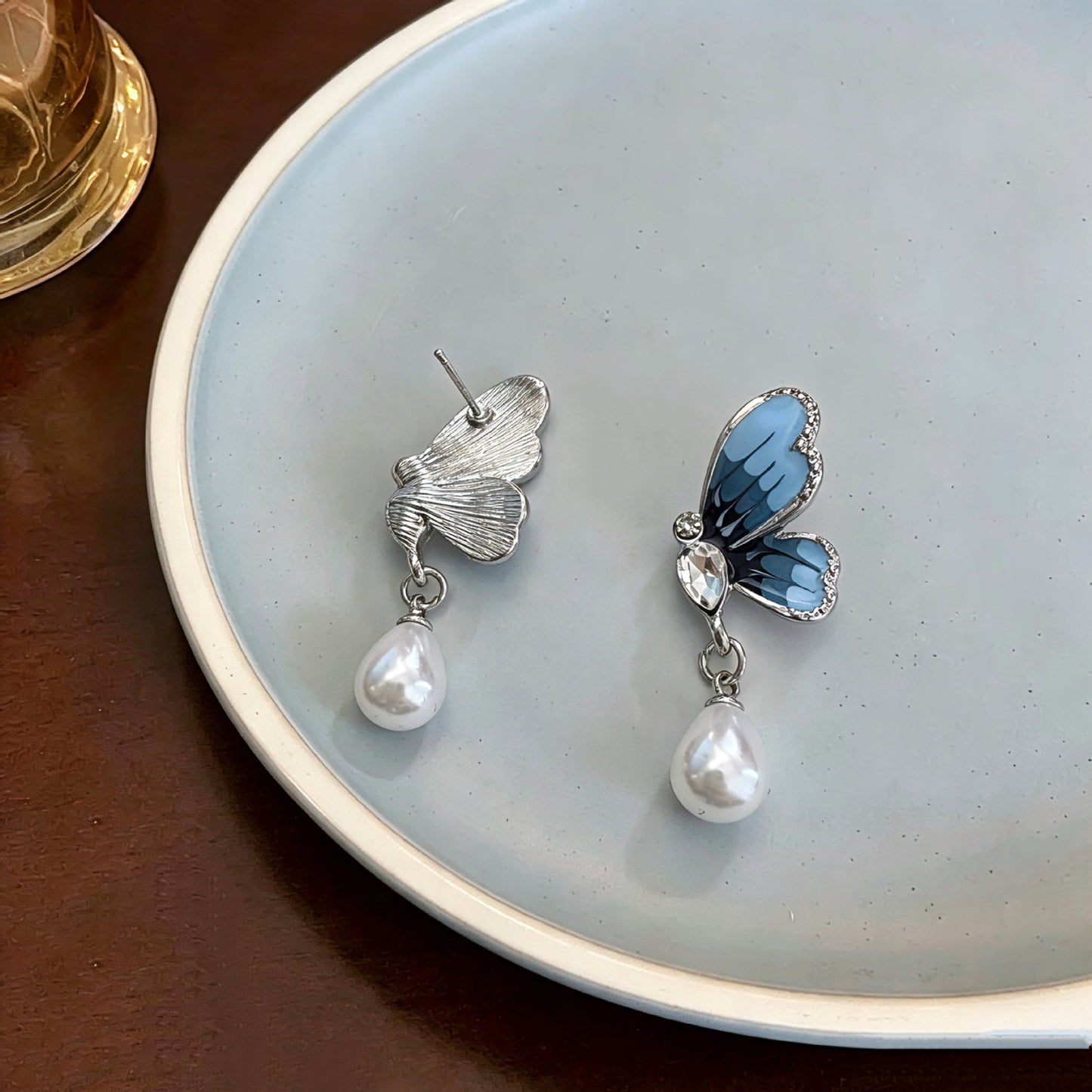 Butterfly Stud Earrings For Unisex Featuring Ombre Zinc Alloy With Artificial Pearl Inlay And 925 Sterling Silver Ear Pins