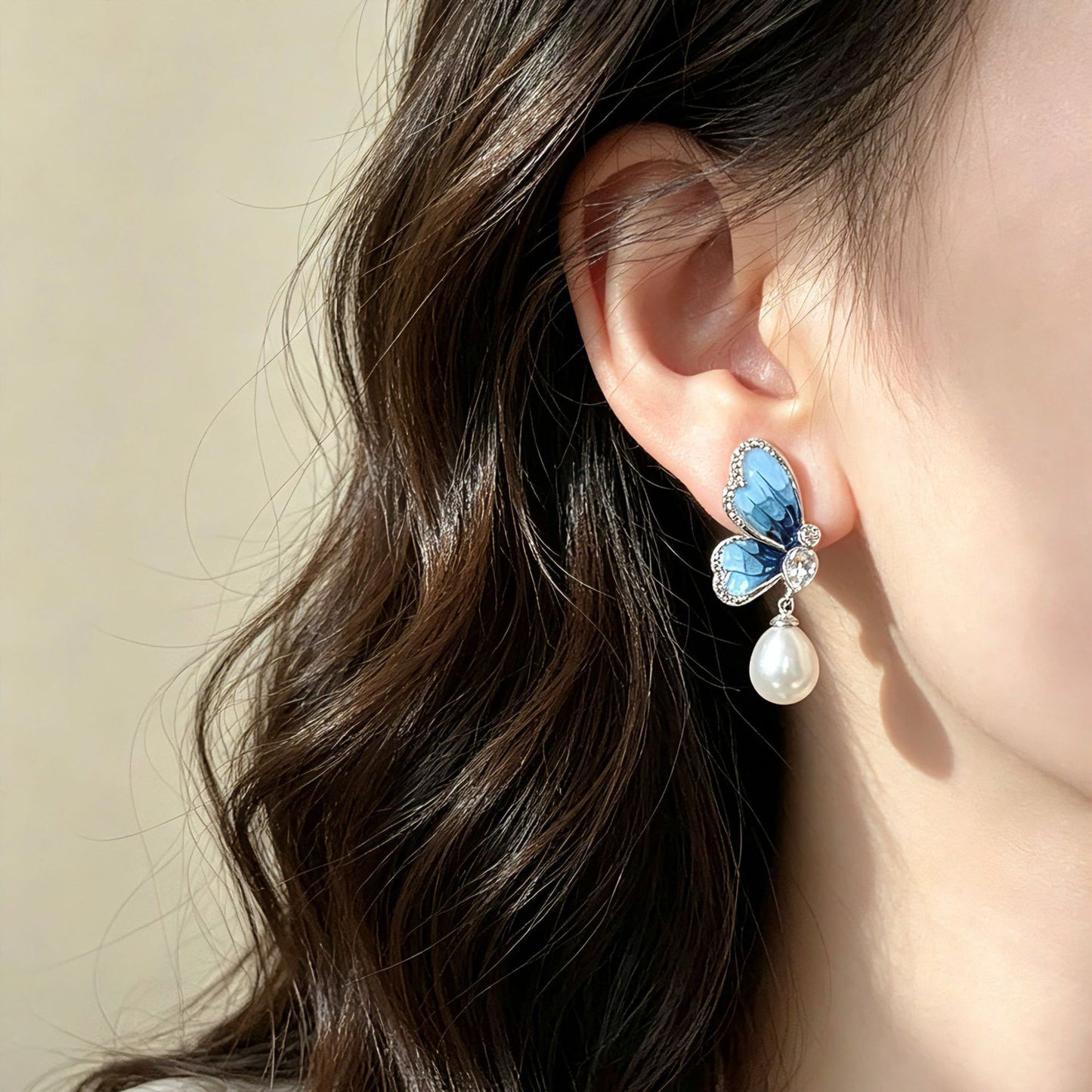 Butterfly Stud Earrings For Unisex Featuring Ombre Zinc Alloy With Artificial Pearl Inlay And 925 Sterling Silver Ear Pins