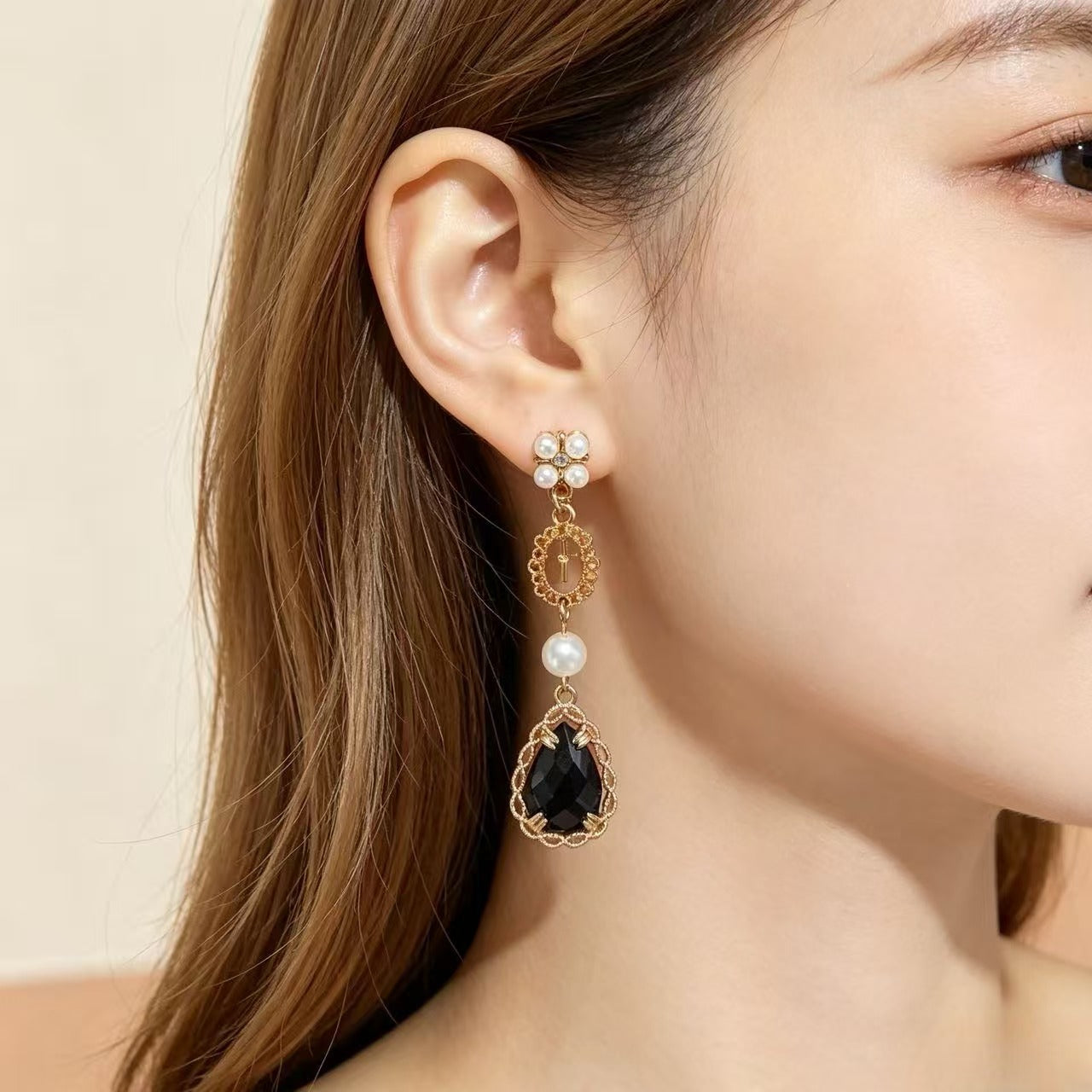 Elaborate Water Droplets Earrings For Unisex Featuring Electroplated Silver Alloy With Crystal Inlay
