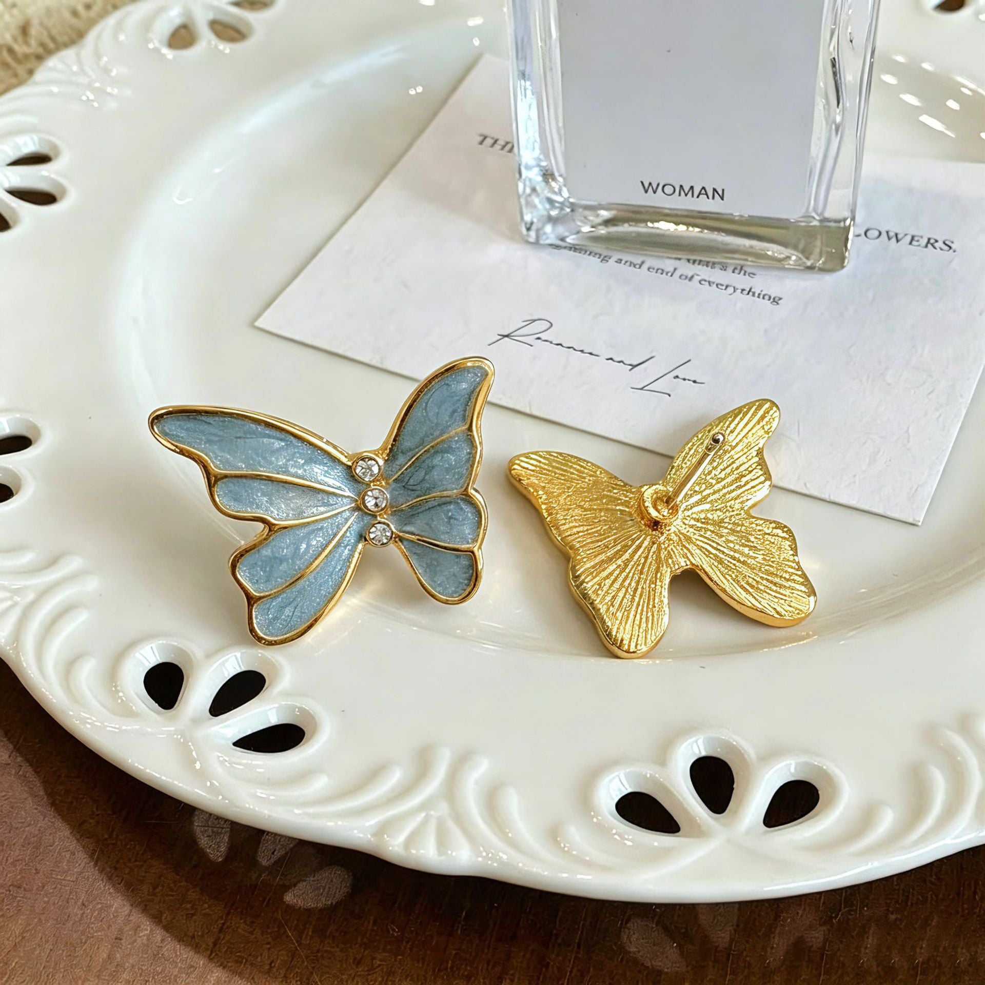 Cute Three-dimensional Butterfly Stud Earrings For Unisex In Blue Alloy With Rhinestones