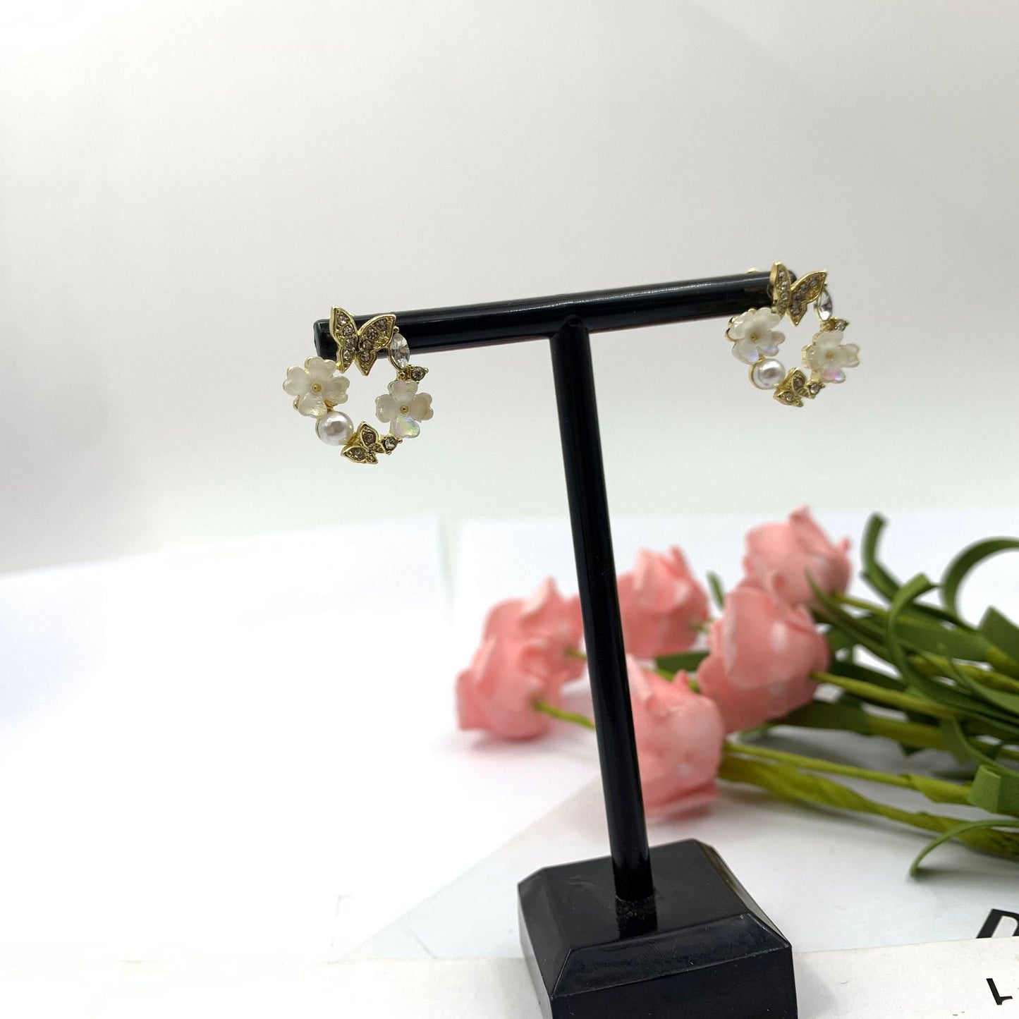 Sweet Silver Flowers Stud Earrings For Women With Electroplated Metal And Artificial Gemstones Inlay