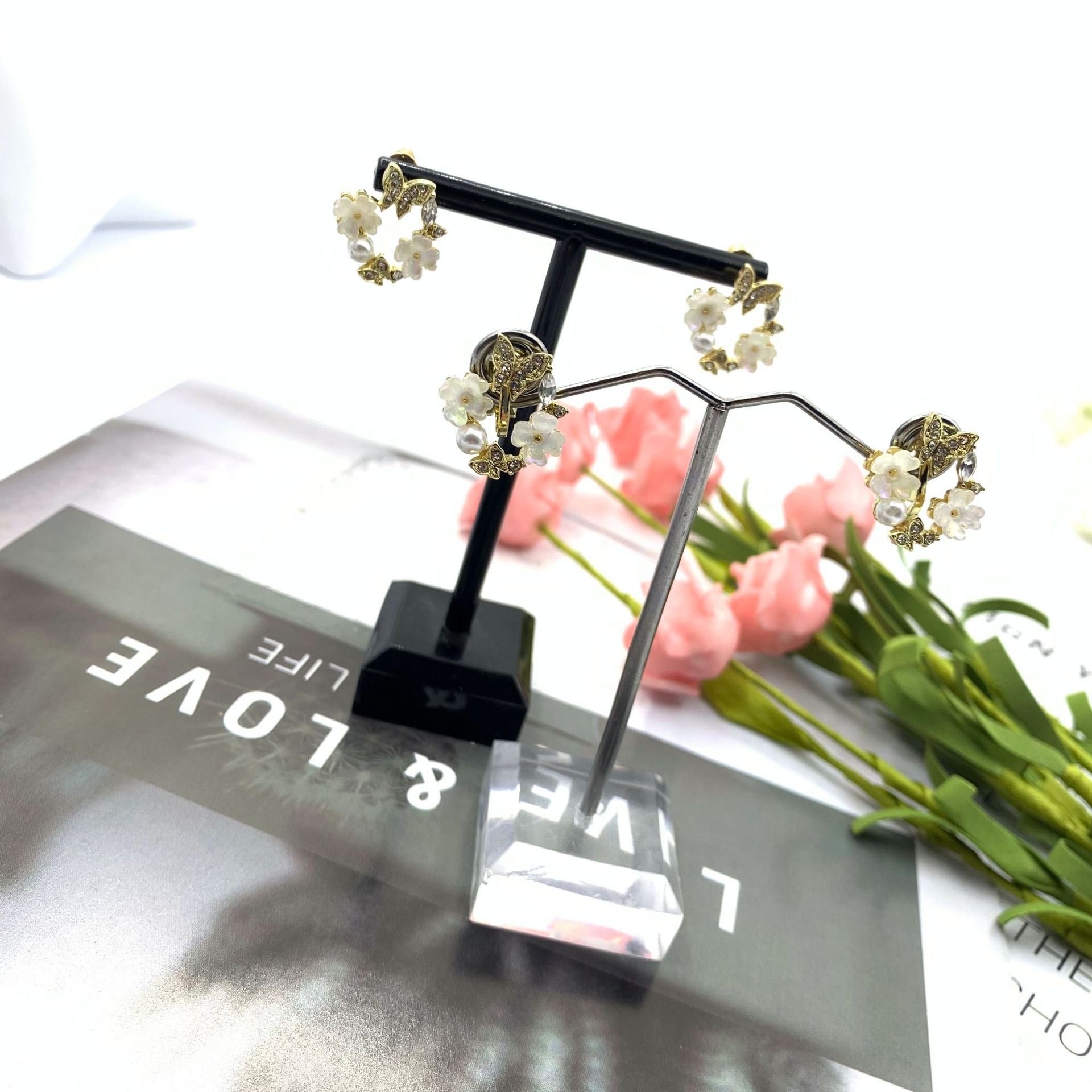 Sweet Silver Flowers Stud Earrings For Women With Electroplated Metal And Artificial Gemstones Inlay