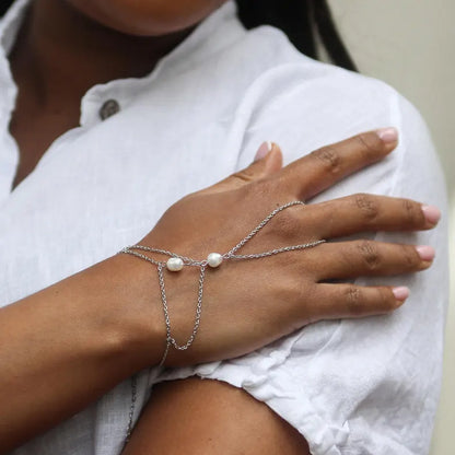 Red Pearl Hand Chain Bracelet For Women With Alloy Chain Featuring Crystal Inlay