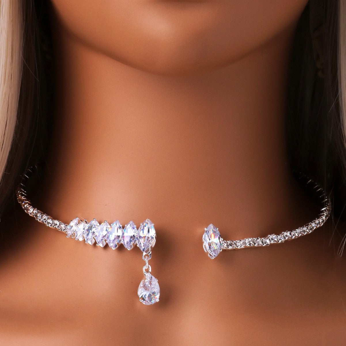 Water Droplets Choker For Women Featuring Alloy Chain With Zircon Rhinestone Pendant