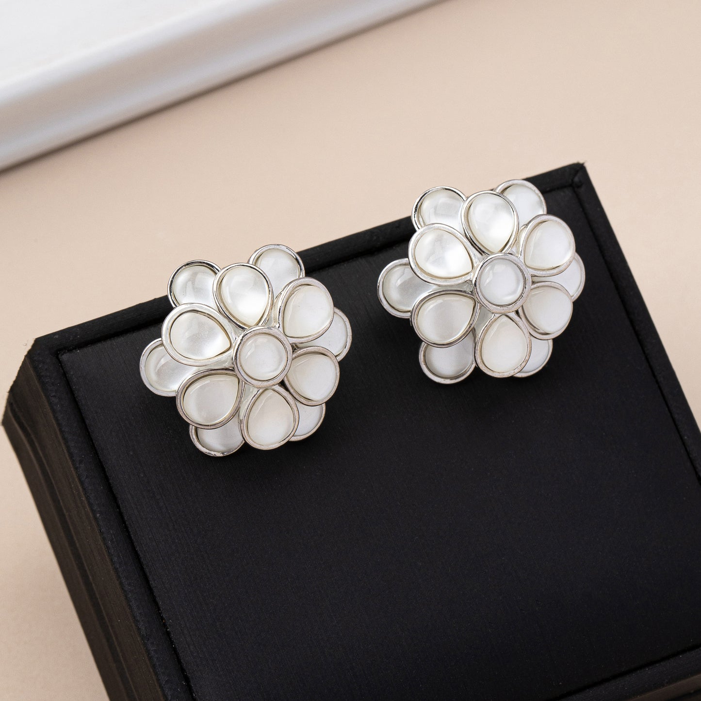 Unisex Flowers Stud Earrings For Everyday Wear, Alloy With Electroplated Finish And 925 Sterling Silver Ear Pins