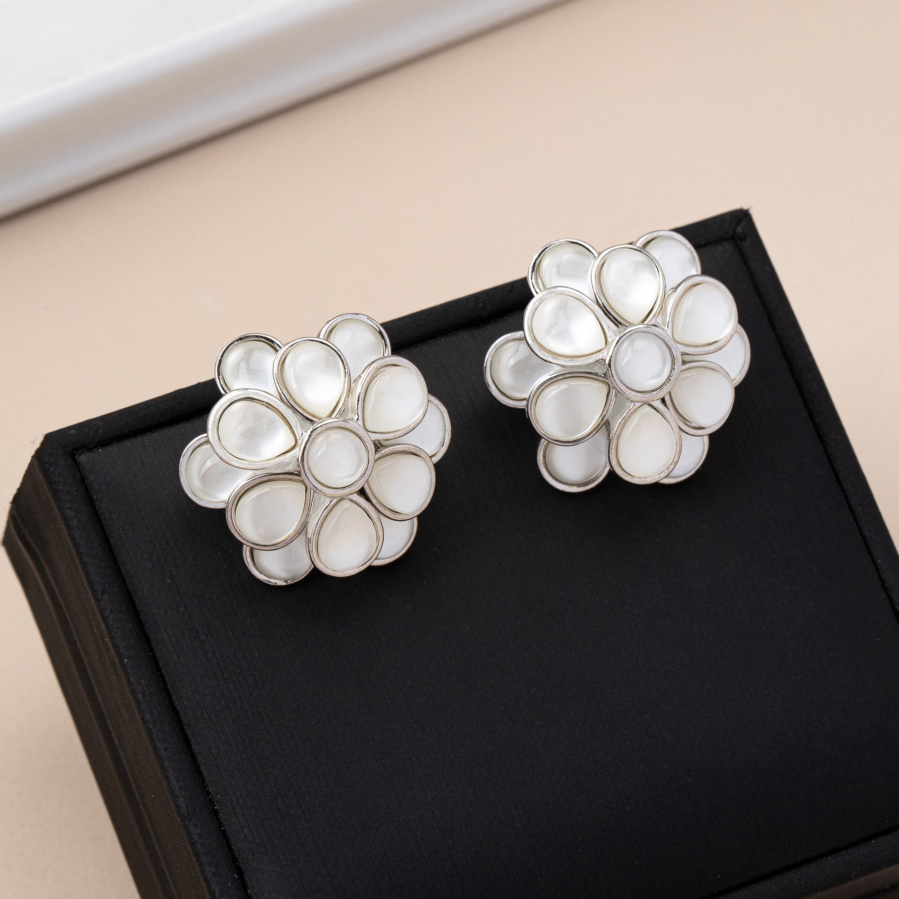 Unisex Flowers Stud Earrings For Everyday Wear, Alloy With Electroplated Finish And 925 Sterling Silver Ear Pins