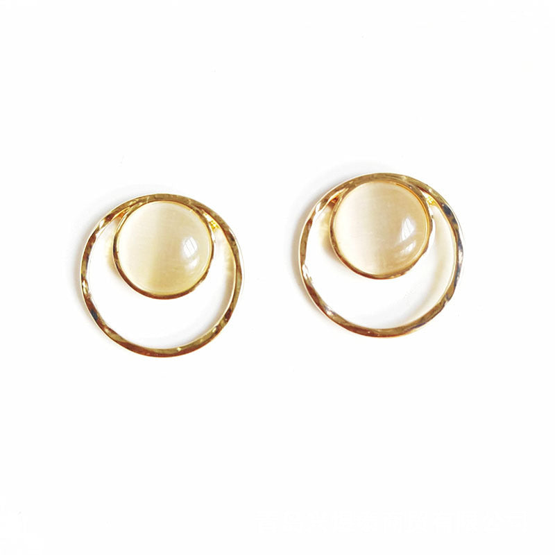Simple Style Round Gold Stud Earrings For Women With Electroplated Alloy And Cat's Eye Stone Inlay