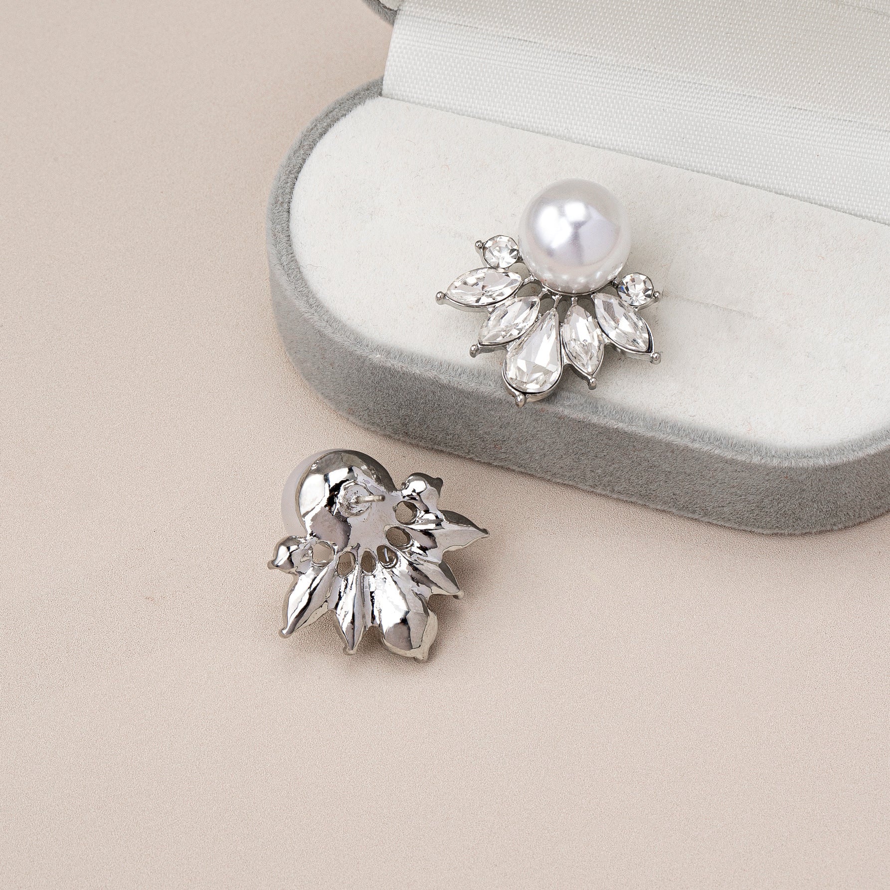 Retro Flowers Tassel Earrings For Women With Zinc Alloy Ear Pins And Artificial Pearl Inlay, Clip-On Style