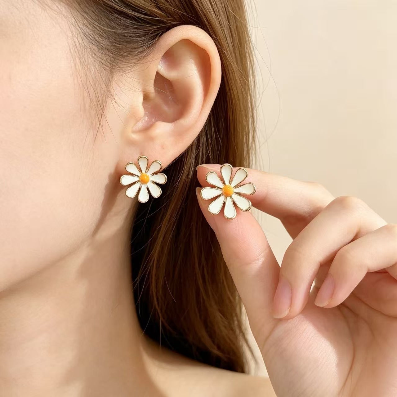 Daisy Stud Earrings For Unisex Featuring Enamel Craft And 925 Sterling Silver Posts In Pastoral Style