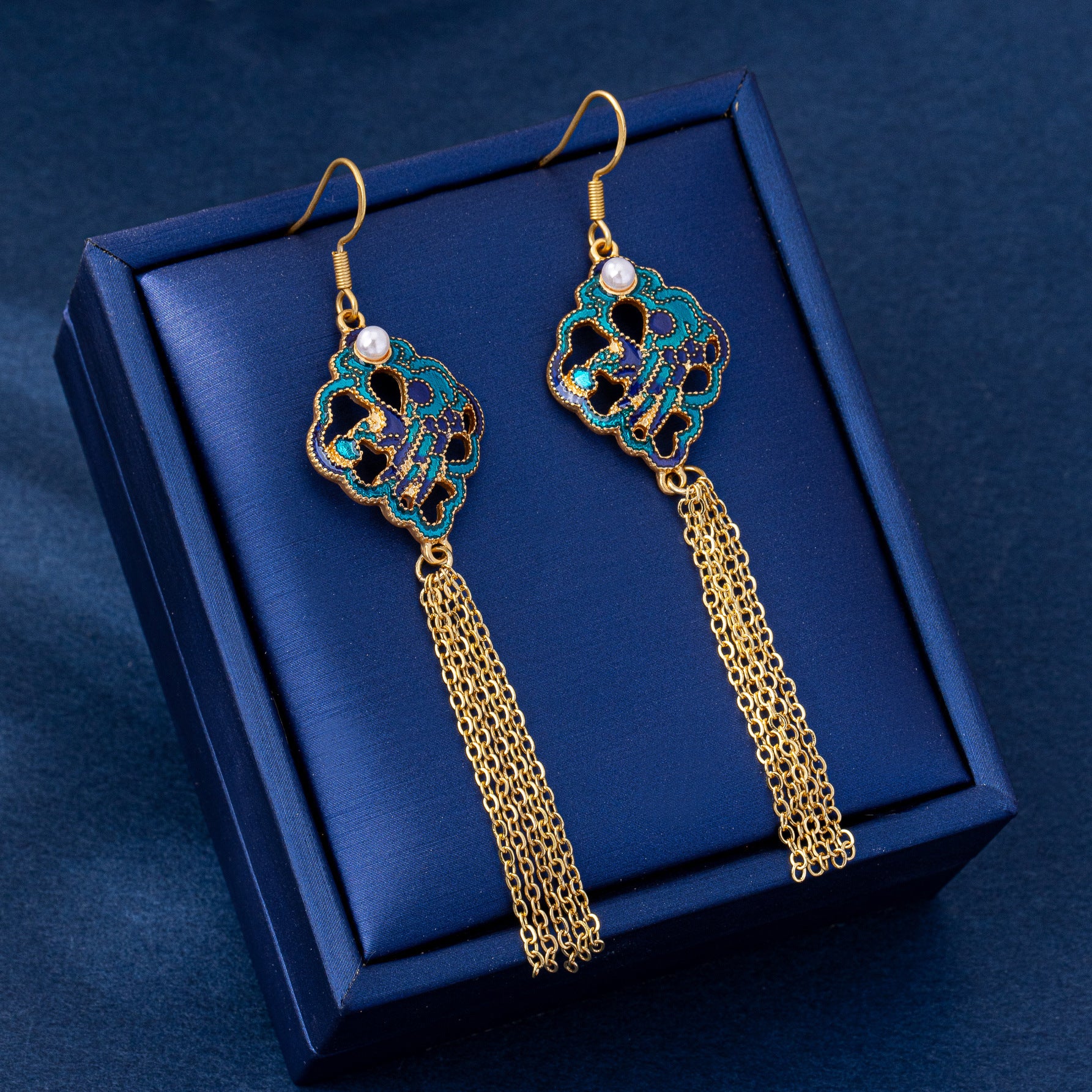 Ethnic Style Leaf Tassel Earrings For Women In Zinc Alloy With Electroplated Finish And Imitation Jade Glass Beads, Clip Earrings