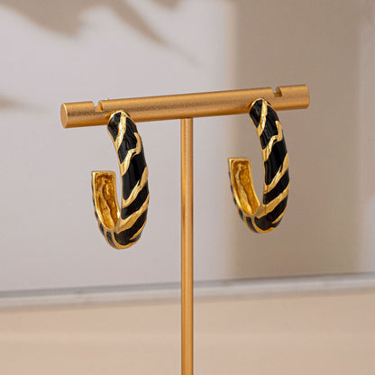 Retro Zinc Alloy Enamel Leaf Hoop Earrings In Dyed Black, Stylish Clip-On Design
