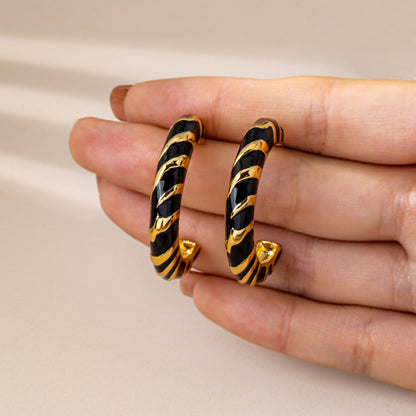Retro Zinc Alloy Enamel Leaf Hoop Earrings In Dyed Black, Stylish Clip-On Design
