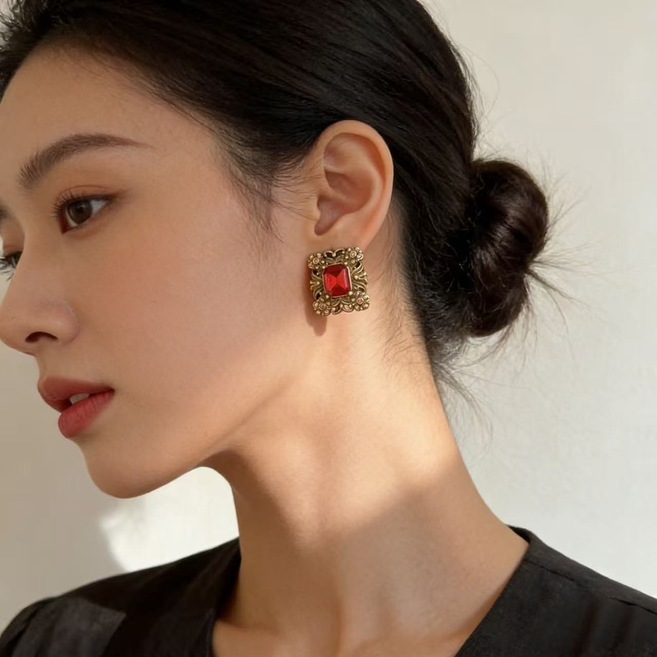 Square Stud Earrings For Unisex In Red Alloy With Rhinestones Featuring 925 Sterling Silver Ear Pins