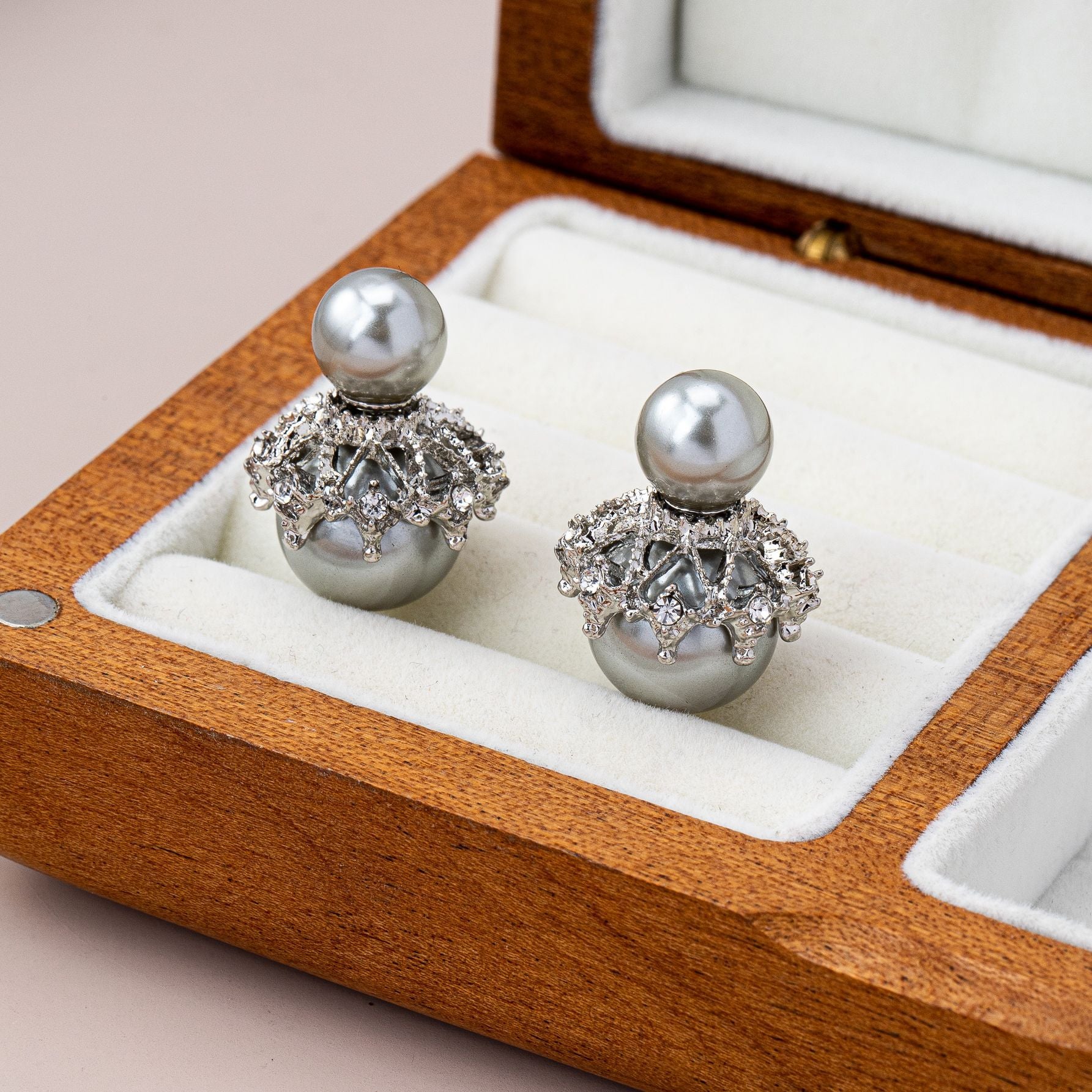 Grey Leaf Tassel Stud Earrings In Zinc Alloy With Zircon Inlay, Stylish Clip Earrings