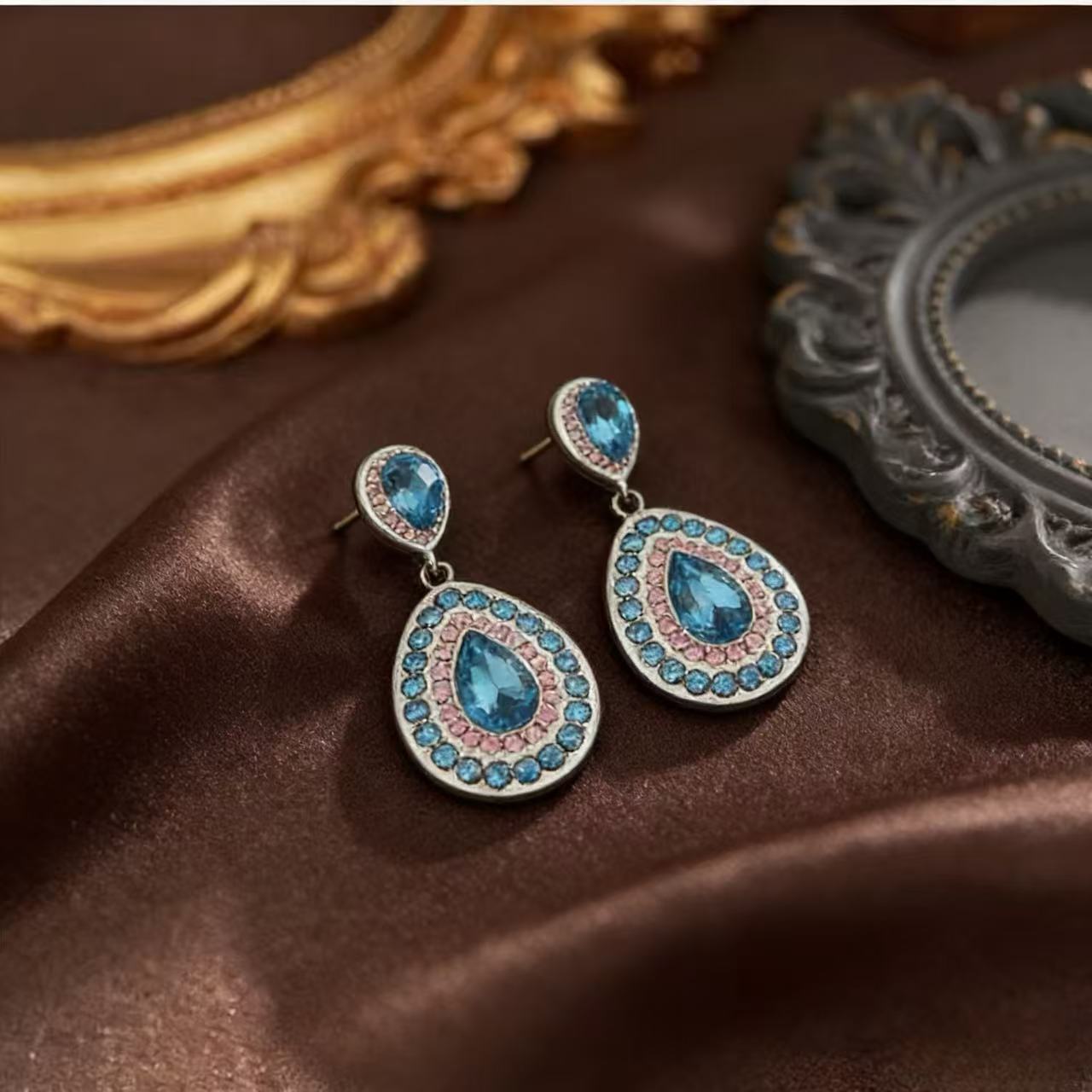 Elaborate Water Droplets Stud Earrings For Unisex Featuring Blue Alloy Design With 925 Sterling Silver Ear Pins