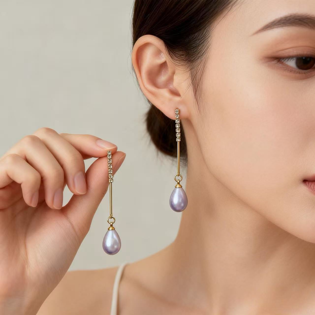 Elegant Water Droplets Stud Earrings For Women In Silver Featuring 925 Sterling Silver Ear Pins And Copper Material