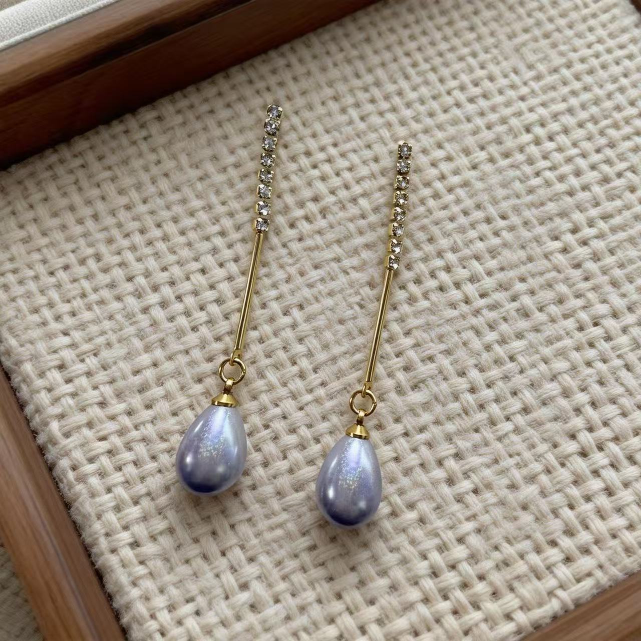 Elegant Water Droplets Stud Earrings For Women In Silver Featuring 925 Sterling Silver Ear Pins And Copper Material