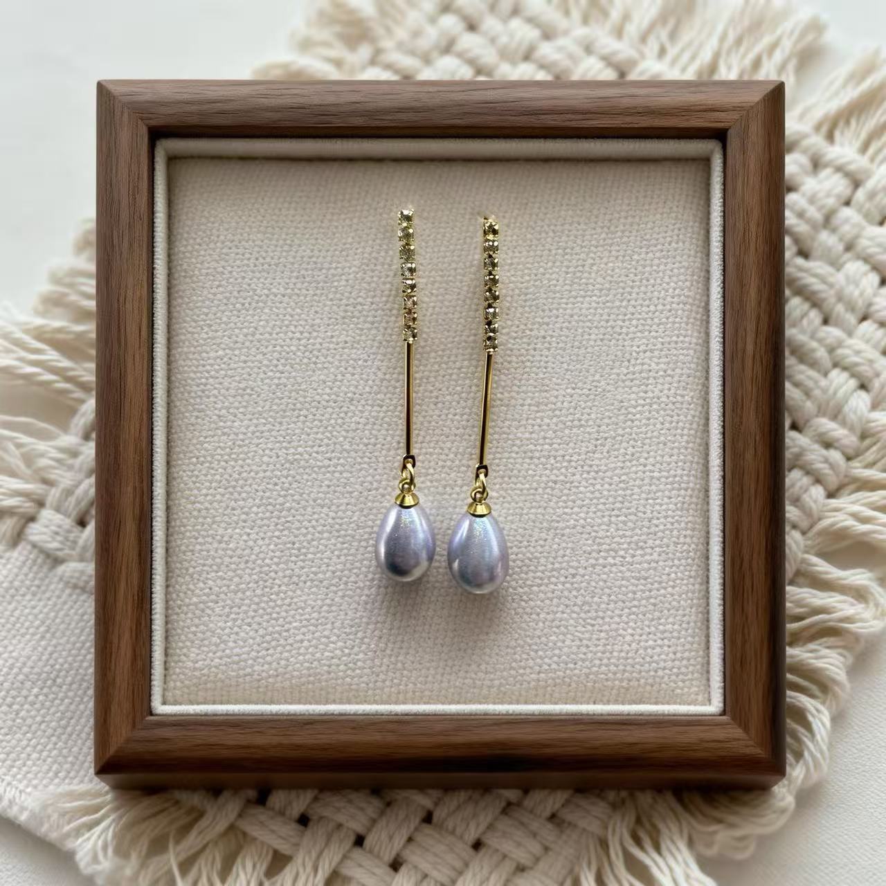 Elegant Water Droplets Stud Earrings For Women In Silver Featuring 925 Sterling Silver Ear Pins And Copper Material
