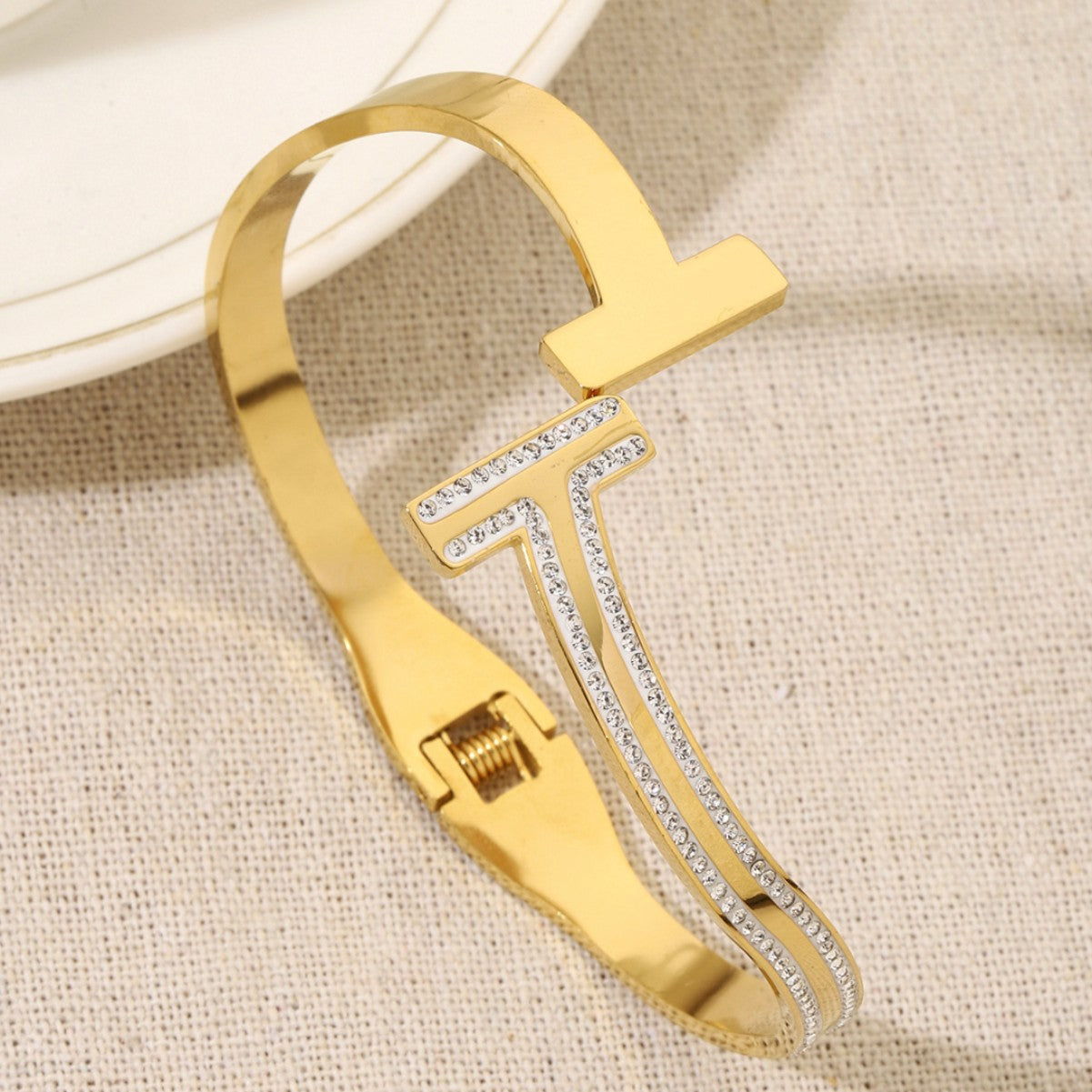 Simple Style Circle Bangle For Women In Titanium Steel With 18K Real Gold Plated Electroplated Finish And Rhinestone Inlay
