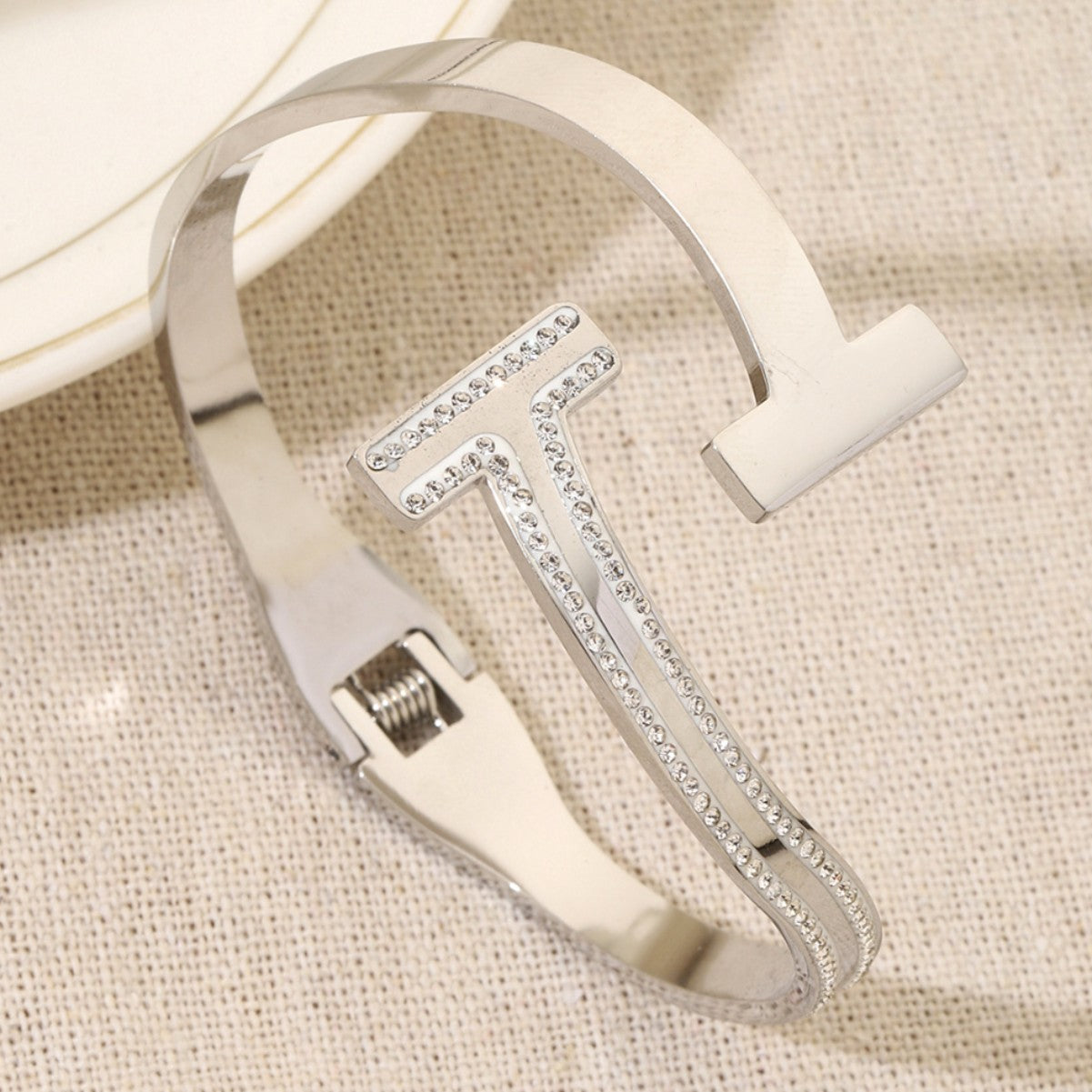 Simple Style Circle Bangle For Women In Titanium Steel With 18K Real Gold Plated Electroplated Finish And Rhinestone Inlay