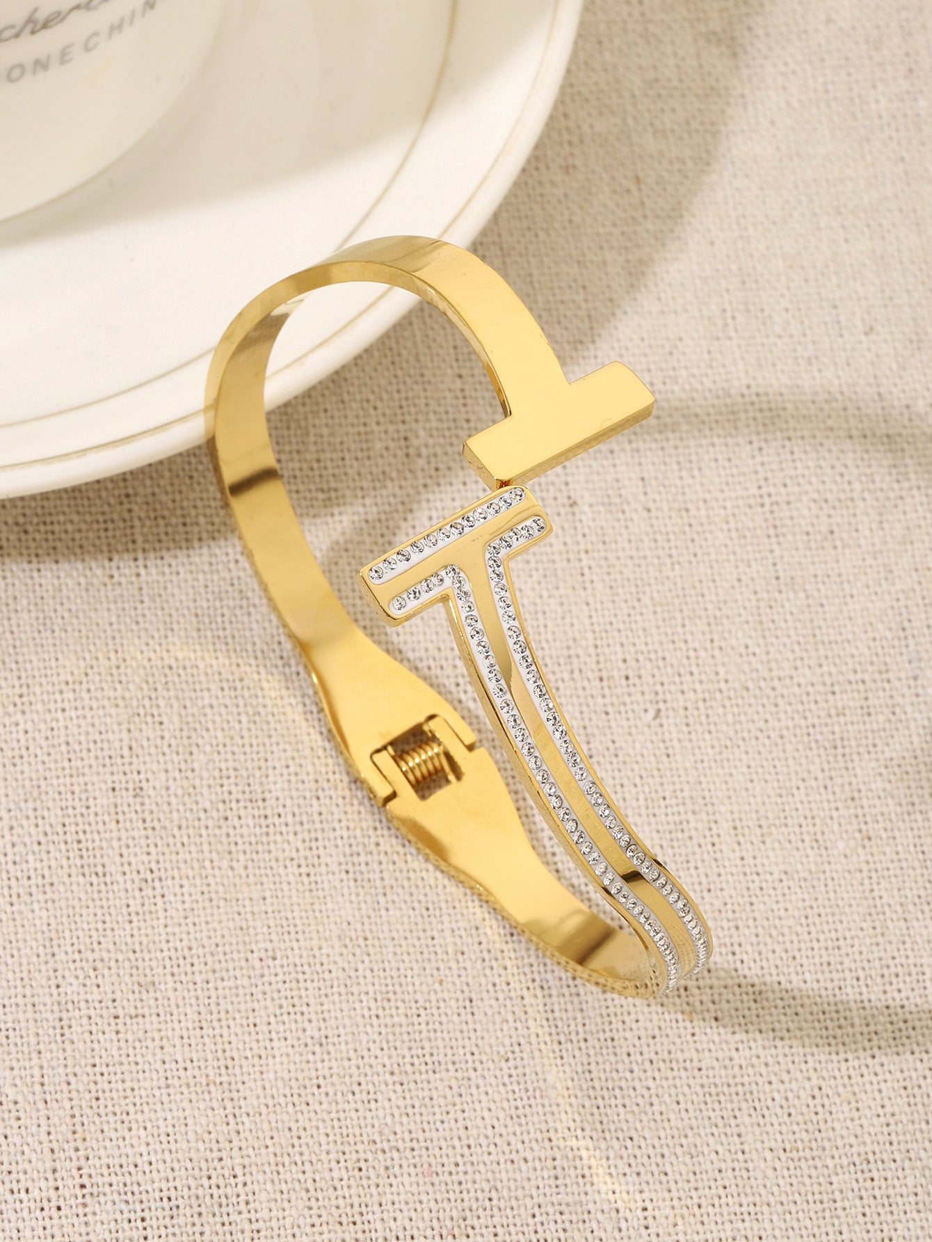 Simple Style Circle Bangle For Women In Titanium Steel With 18K Real Gold Plated Electroplated Finish And Rhinestone Inlay