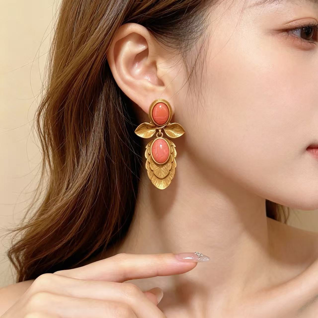 Petal Stud Earrings For Unisex Featuring Electroplated Alloy With 925 Sterling Silver Ear Pins In Silver
