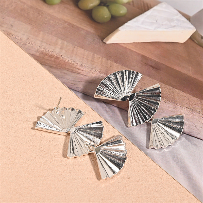 Retro Silver Sector Clip Earrings Made Of Zinc Alloy, Perfect For Daily Wear