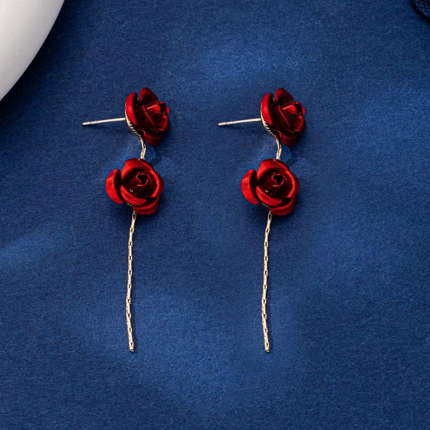 Retro Three-dimensional Rose Stud Earrings In Red, Crafted From Durable Zinc Alloy