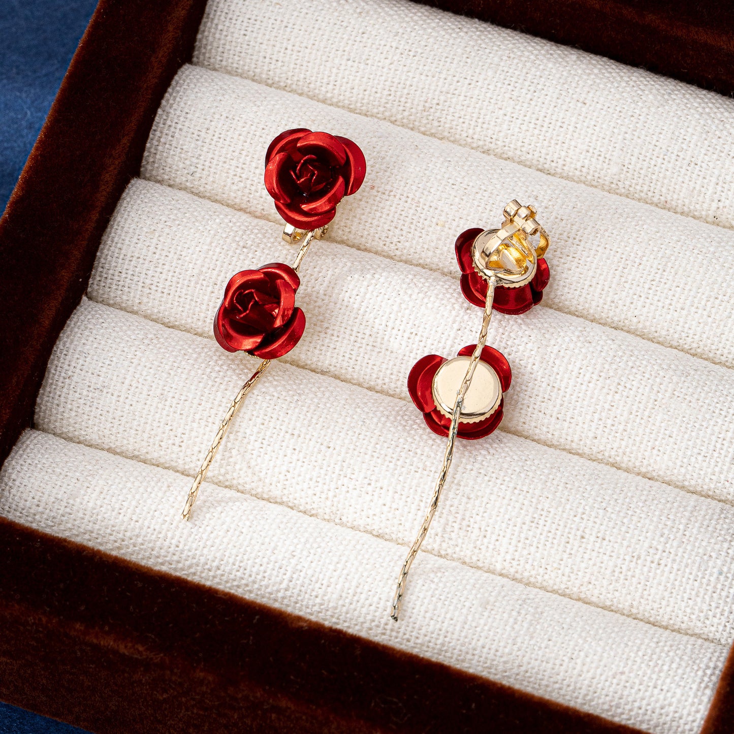 Retro Three-dimensional Rose Stud Earrings In Red, Crafted From Durable Zinc Alloy