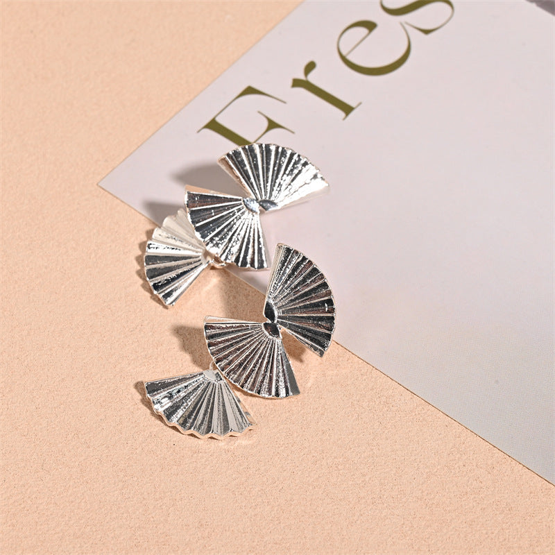 Retro Silver Sector Clip Earrings Made Of Zinc Alloy, Perfect For Daily Wear