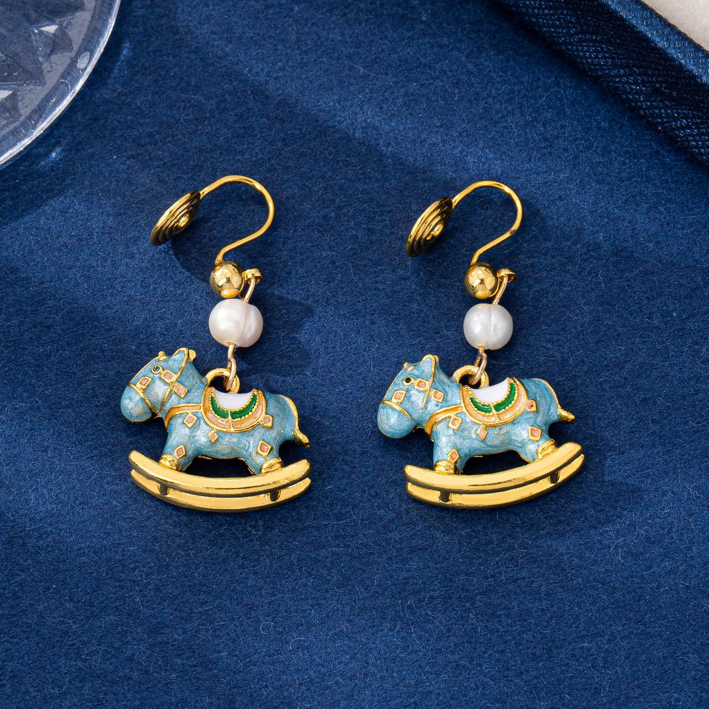 Pastoral Natural Pink Horse Stud Earrings In Zinc Alloy With Electroplated Finish, Clip Earrings